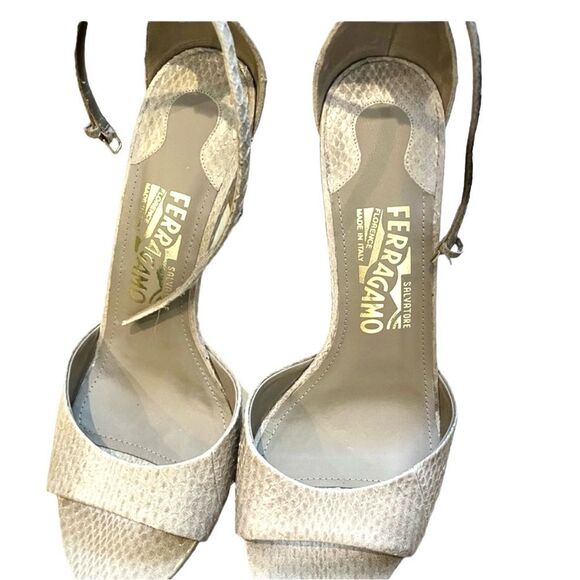 🔥 Ferragamo heels. Open toe. Brand new with crystal and gold metallic heels. - Picture 6 of 7